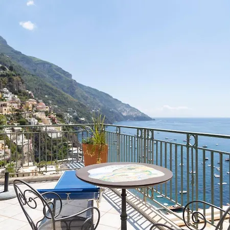 Hotiday Sea View بوسيتانو
