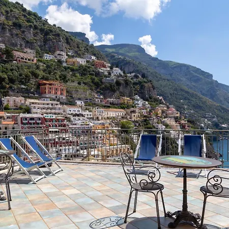 Hotiday Sea View 3* بوسيتانو