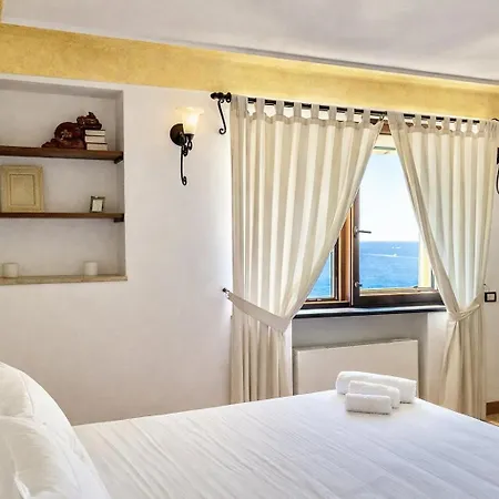 Hotiday Sea View بوسيتانو